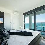 Daire Design-beachresort - With Pool - First Line To The Sea Maslenica