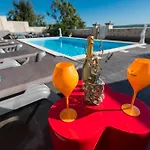 Design-beachresort - With Pool - First Line To The Sea 公寓 *