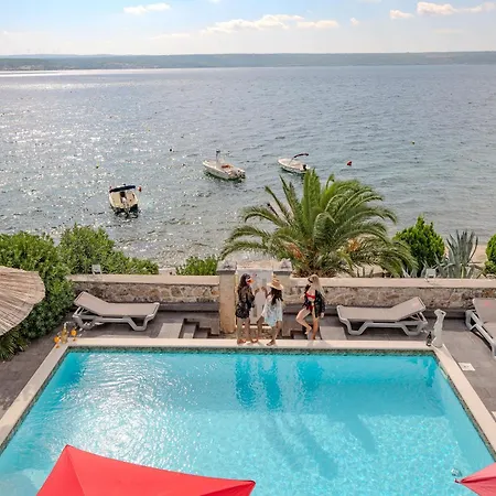 Design-beachresort - With Pool - First Line To The Sea Appartamento Maslenica