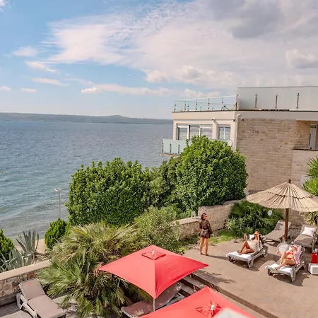 Appartamento Design-beachresort - With Pool - First Line To The Sea Maslenica