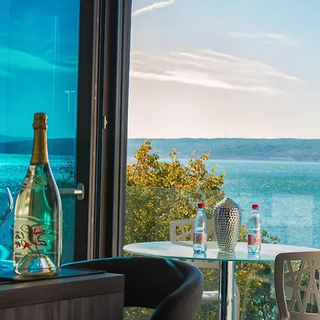Design-beachresort - With Pool - First Line To The Sea Maslenica