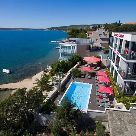 Design-beachresort - With Pool - First Line To The Sea Appartamento Maslenica