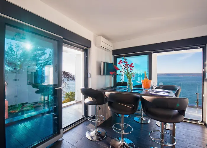 Design-beachresort - With Pool - First Line To The Sea 马斯莱尼察