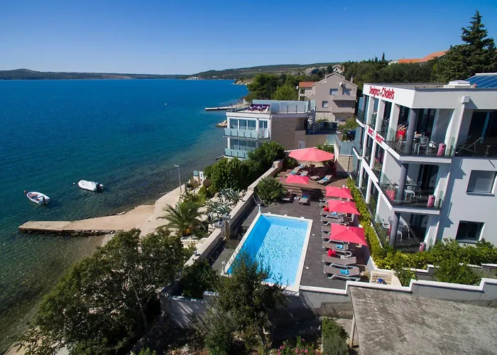 Design-beachresort - With Pool - First Line To The Sea 公寓 马斯莱尼察