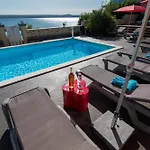 Appartement Design-beachresort - With Pool - First Line To The Sea