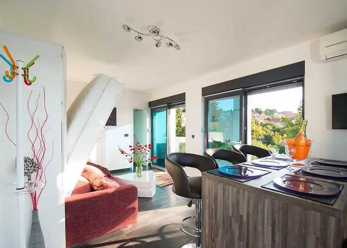 Design-beachresort - With Pool - First Line To The Sea マスレニツァ